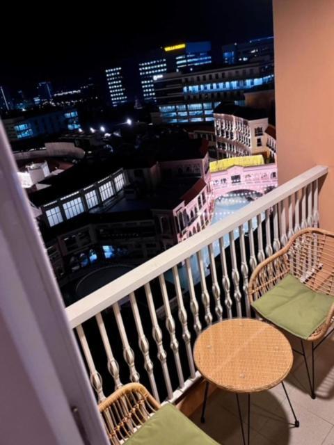 Luxury Bgc Condo In Taguig, Mckinley - Covered Parking And Wifi Free Exterior photo