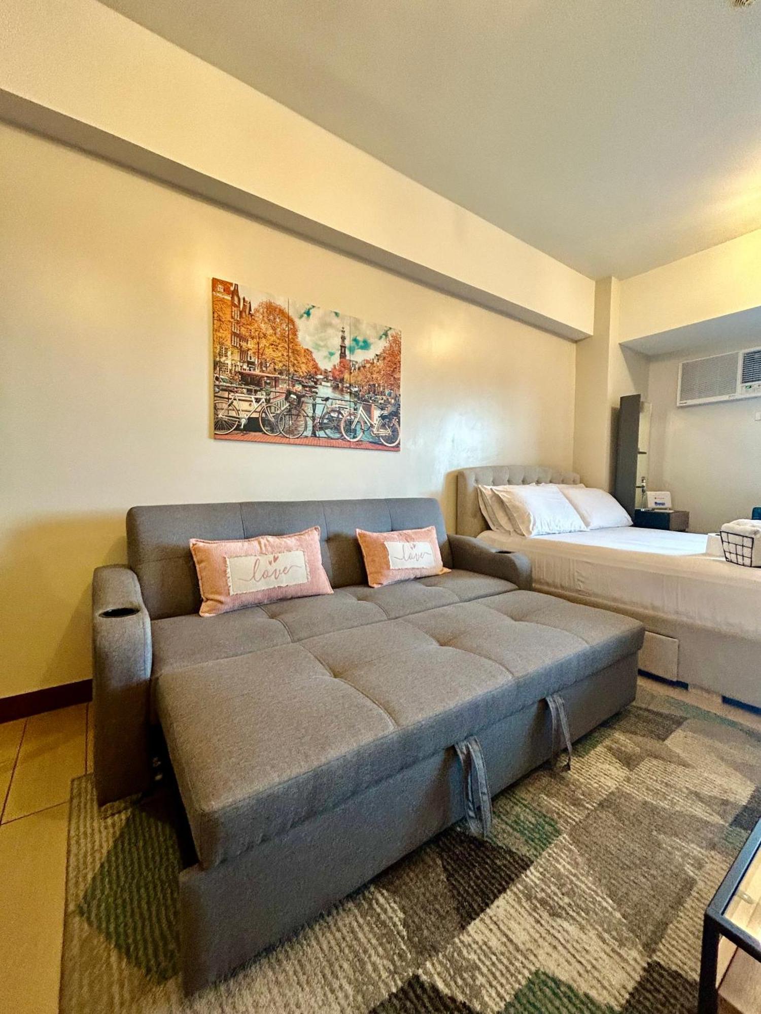 Luxury Bgc Condo In Taguig, Mckinley - Covered Parking And Wifi Free Exterior photo